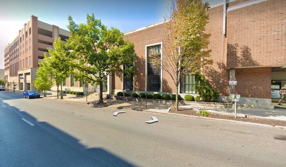 More Photos Of 39 E Chestnut St, Lancaster Office For Lease
