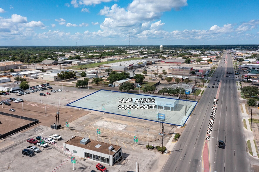 Primary Photo Of 3407 Navarro St, Victoria Flex For Sale