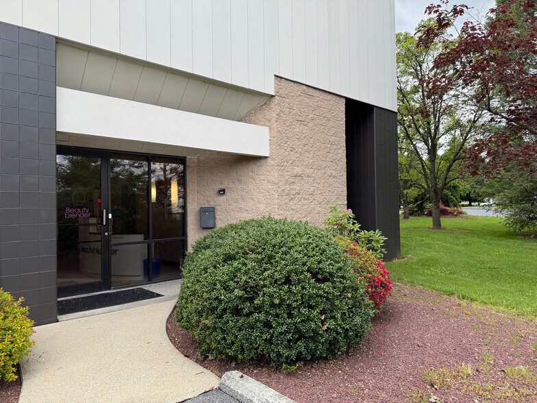 More Photos Of 2020 Highland Ave, Bethlehem Distribution For Lease