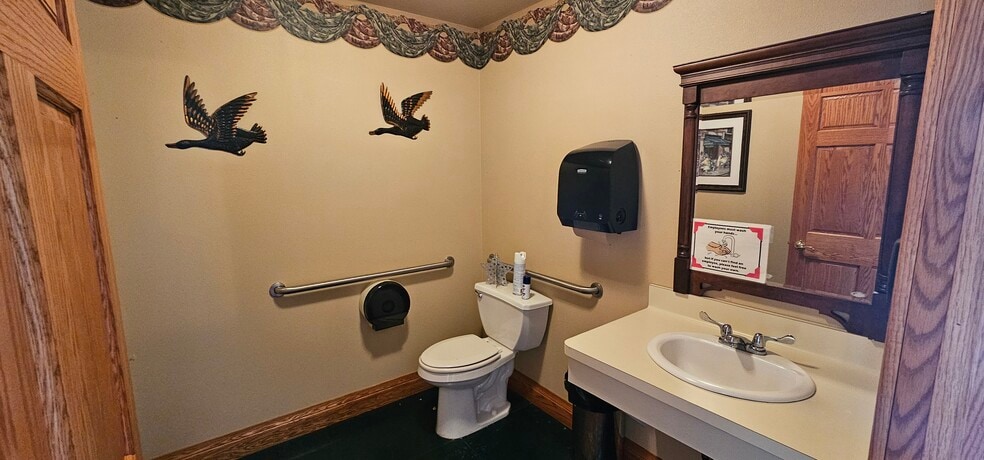 More Photos Of 102 Elkader St, Strawberry Point Hotel For Sale