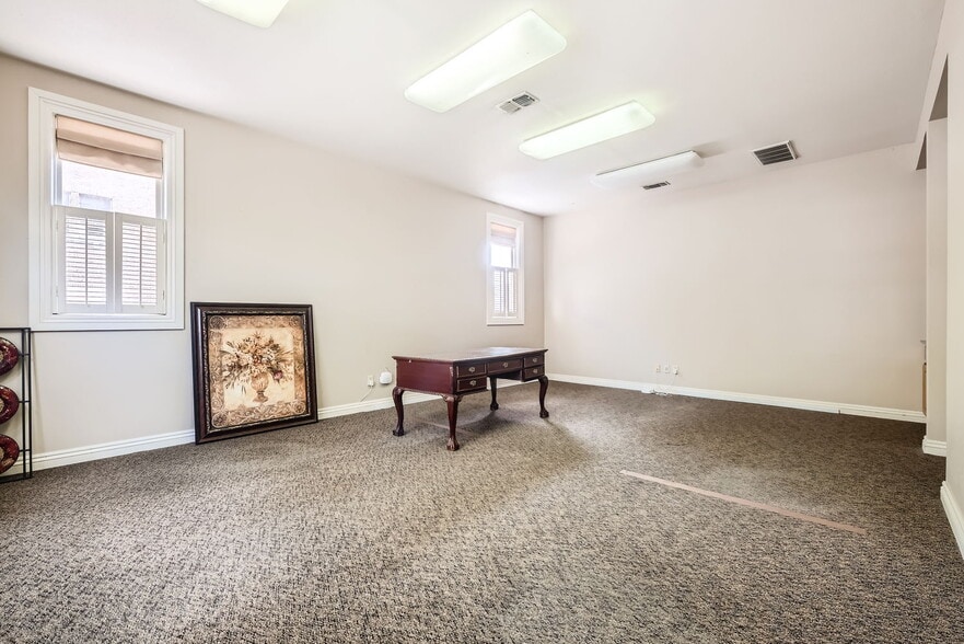 More Photos Of 228 S Seguin Ave, New Braunfels Office For Lease