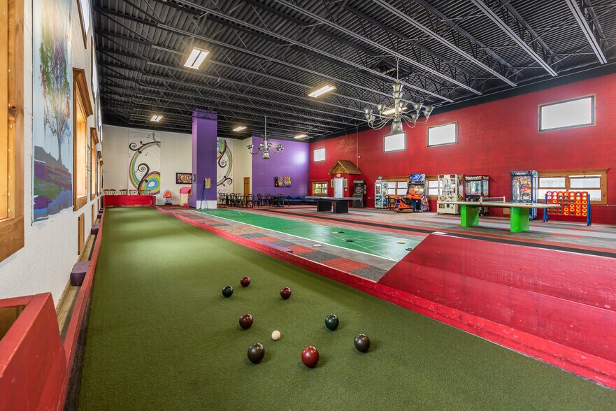 More Photos Of 6302 Main St, Tannersville Hotel For Sale