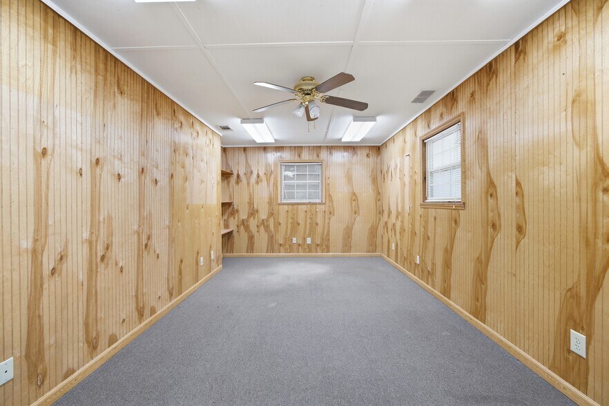 More Photos Of 1364 Candler Rd, Gainesville Truck Terminal For Lease
