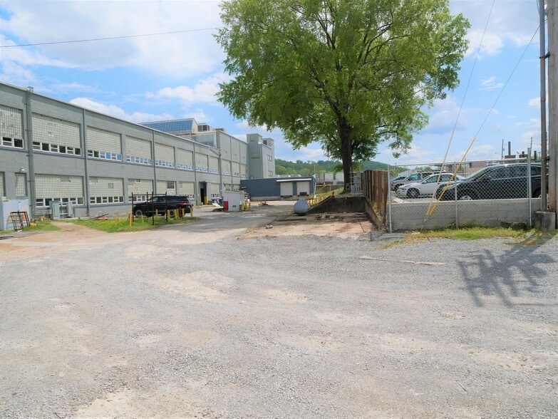 More Photos Of 105 Maple St, Rossville Light Distribution For Sale