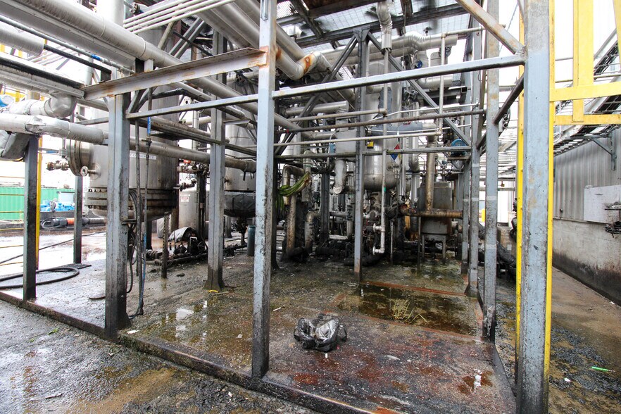 More Photos Of 5640 44th Ave S, Clinton Office For Sale