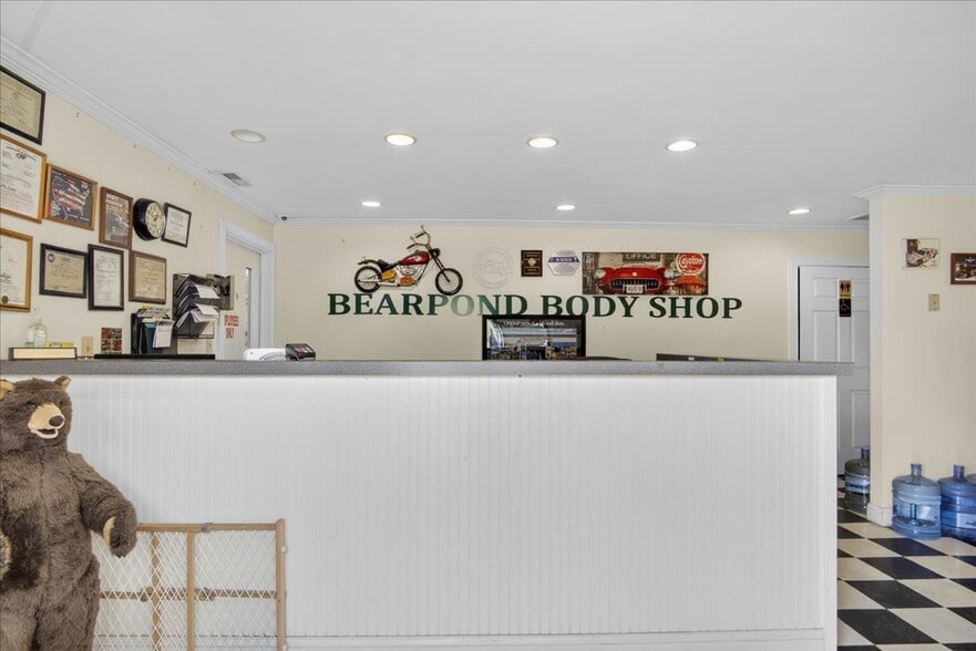 More Photos Of 3688 Raleigh Rd, Henderson Office For Sale