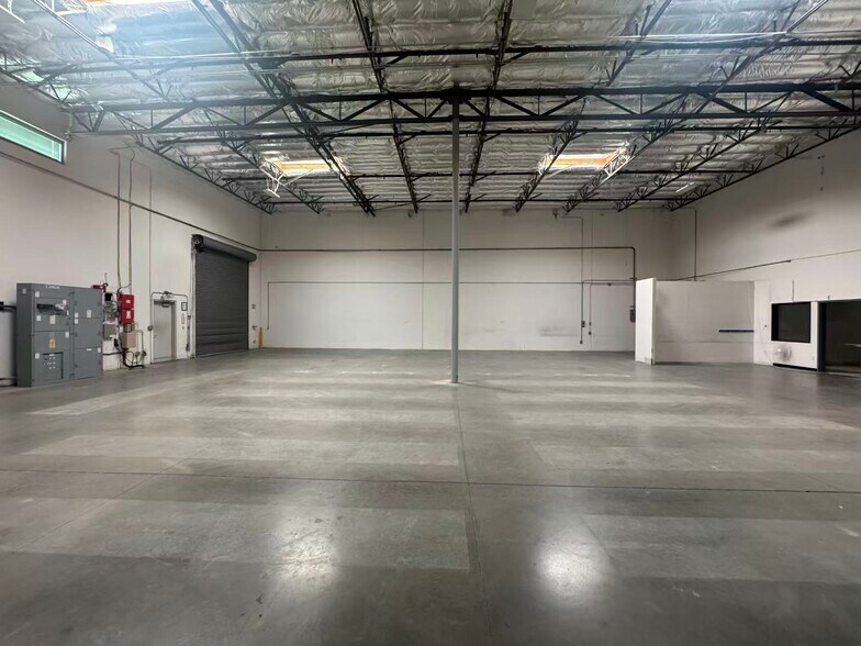 More Photos Of 16 Goddard, Irvine Light Manufacturing For Lease