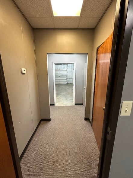 More Photos Of 2579 Eric Ln, Burlington Flex For Lease