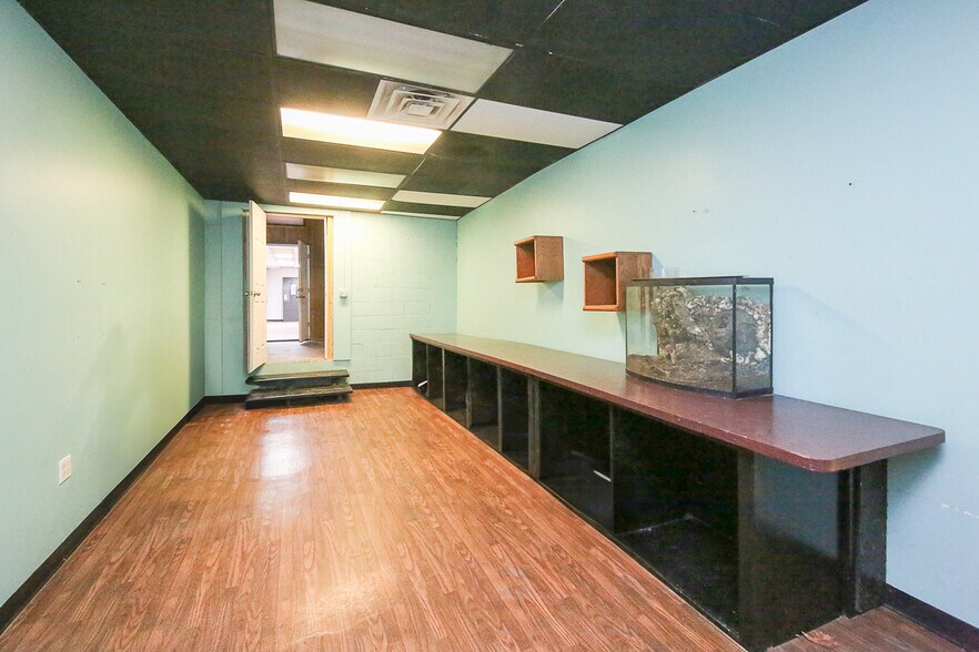 More Photos Of 130-148 Penn Ave, Salem Storefront Retail Office For Sale