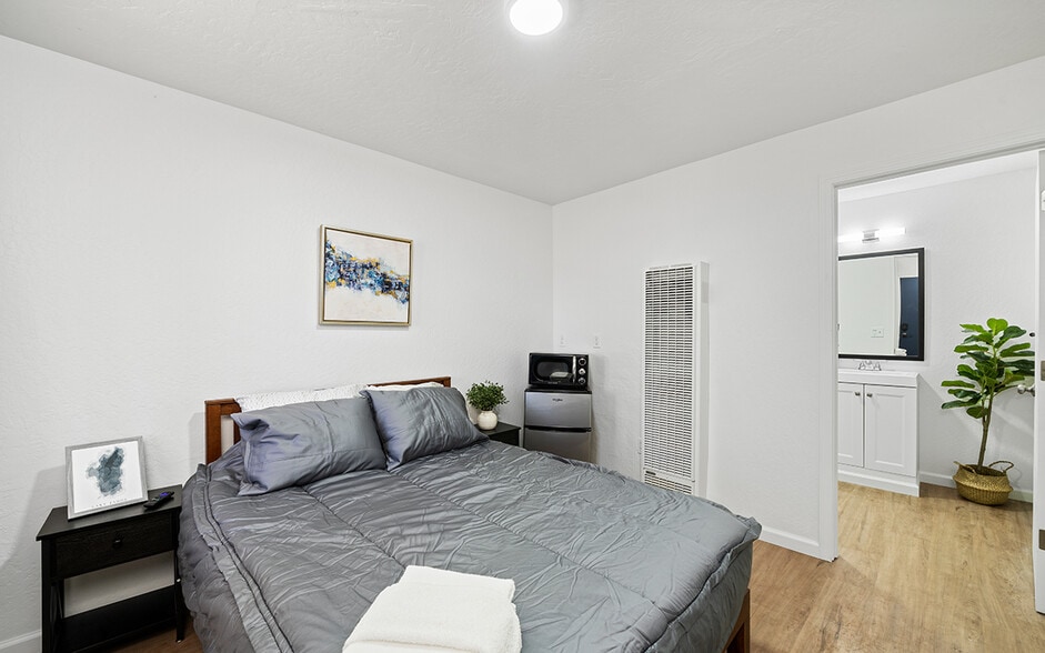 More Photos Of 3918 Pioneer Trl, South Lake Tahoe Hotel For Sale