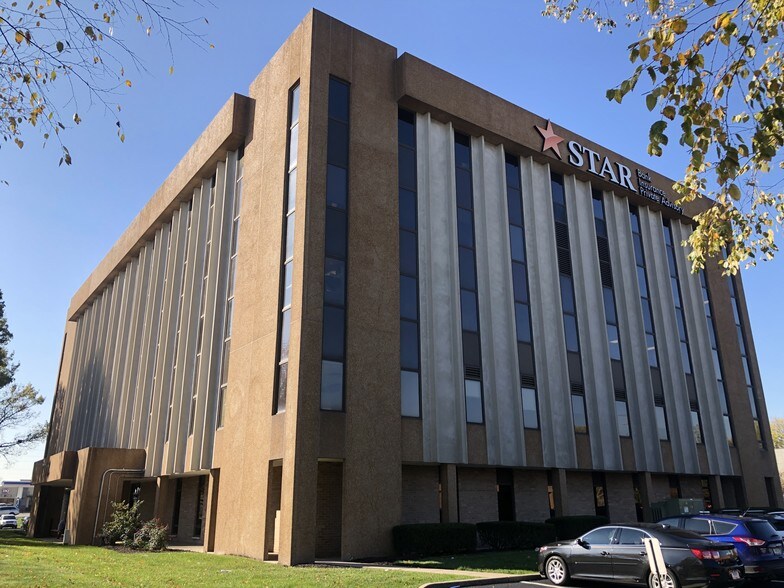 More Photos Of 9102 N Meridian St, Indianapolis Office For Lease