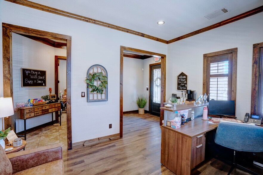 More Photos Of 9125 Belshire Dr, North Richland Hills Office For Lease