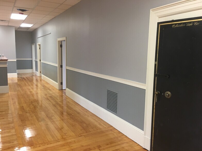 More Photos Of 1 Westinghouse Plz, Hyde Park Office For Lease