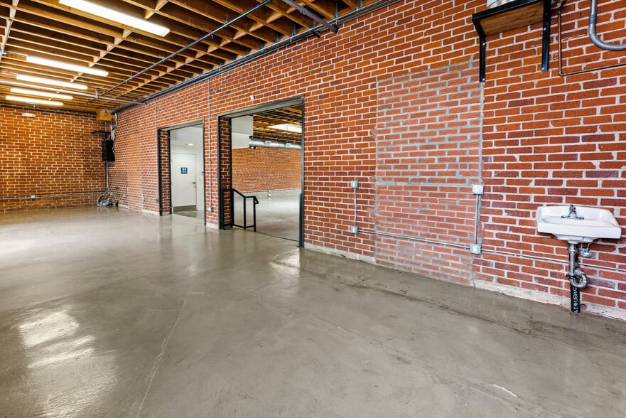 More Photos Of 9018-9022 W Olympic Blvd, Beverly Hills Storefront Retail Office For Sale