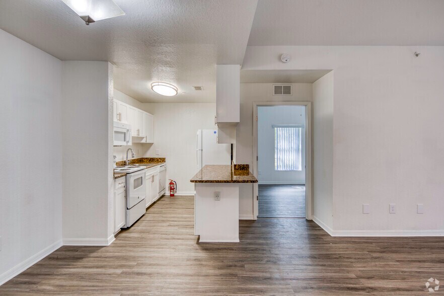 More Photos Of 13009 Kain Palms Ct, Tampa Dormitory For Sale