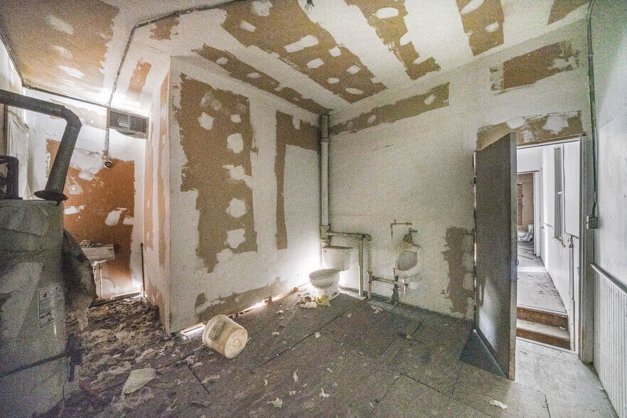 More Photos Of 1039 Dixie Hwy, Louisville Flex For Sale