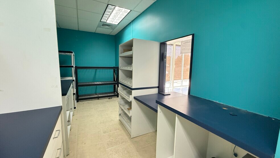 More Photos Of 3350-3390 E Bay Dr, Largo Storefront For Lease