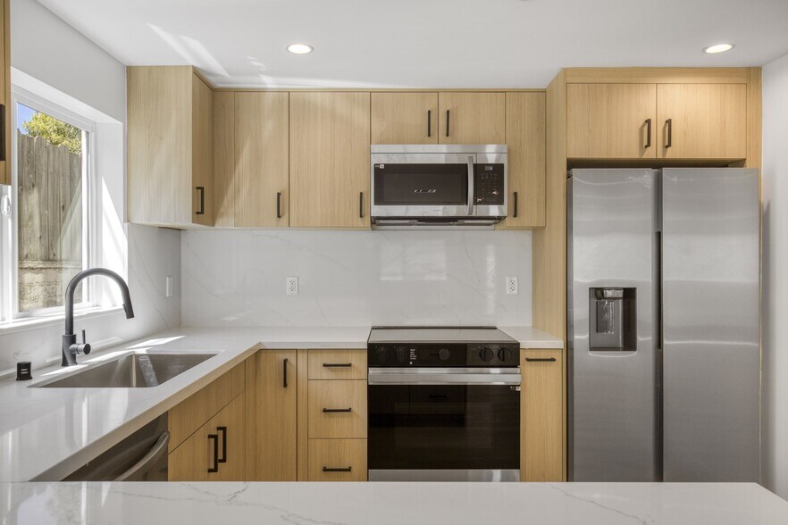 More Photos Of 10826 Hesby St, North Hollywood Apartments For Sale