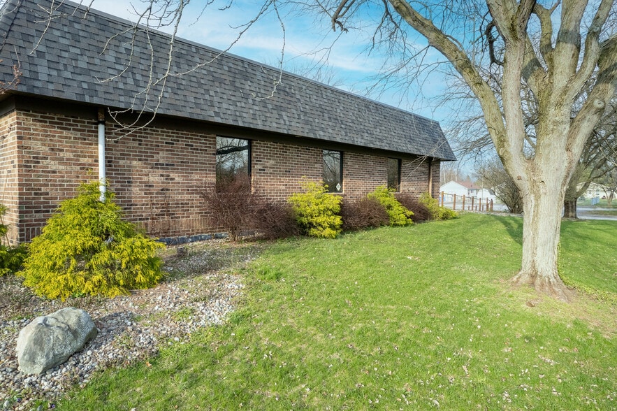 More Photos Of 1255 Engle St, Huntington Light Distribution For Sale