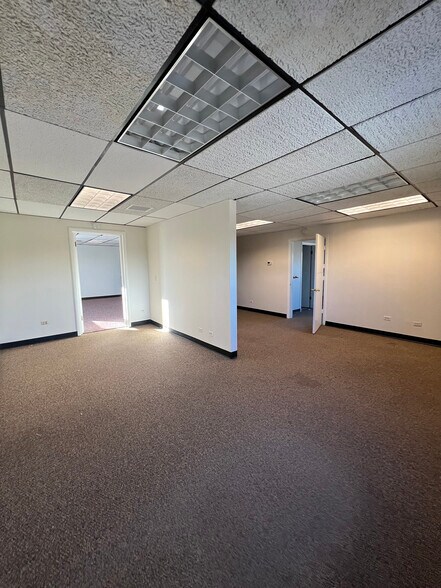 More Photos Of 329-335 Irving Park Rd, Roselle Office For Sale