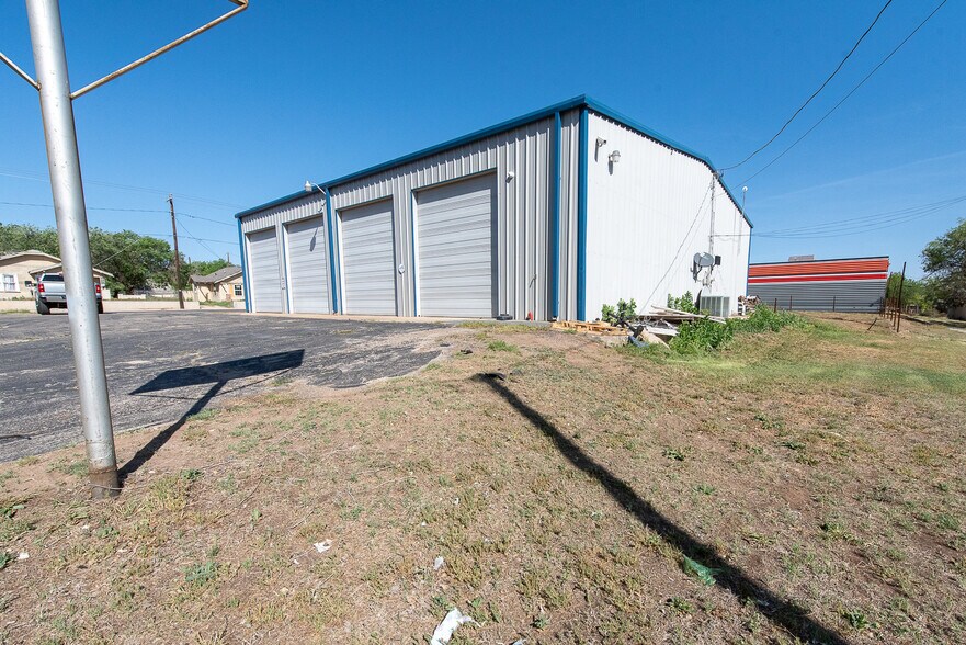 More Photos Of 1211 Lamar St, Sweetwater Flex For Sale