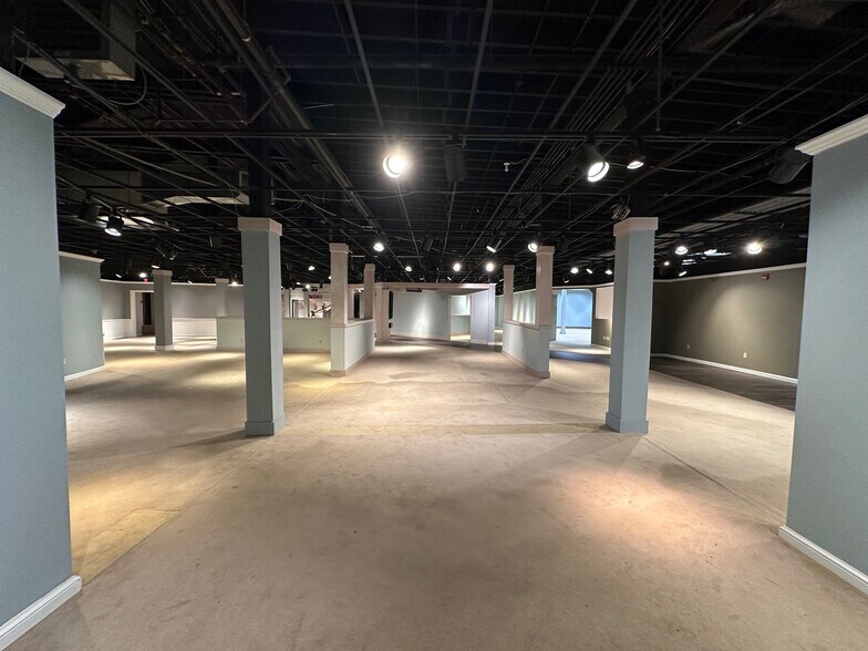 More Photos Of 725 Southbridge St, Worcester Warehouse For Lease