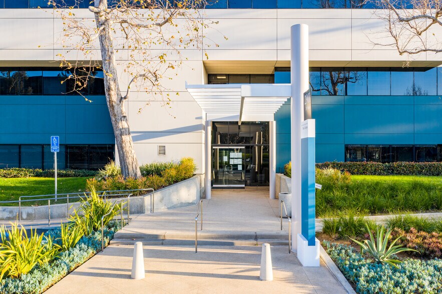 Primary Photo Of 2901 28th St, Santa Monica Office For Lease