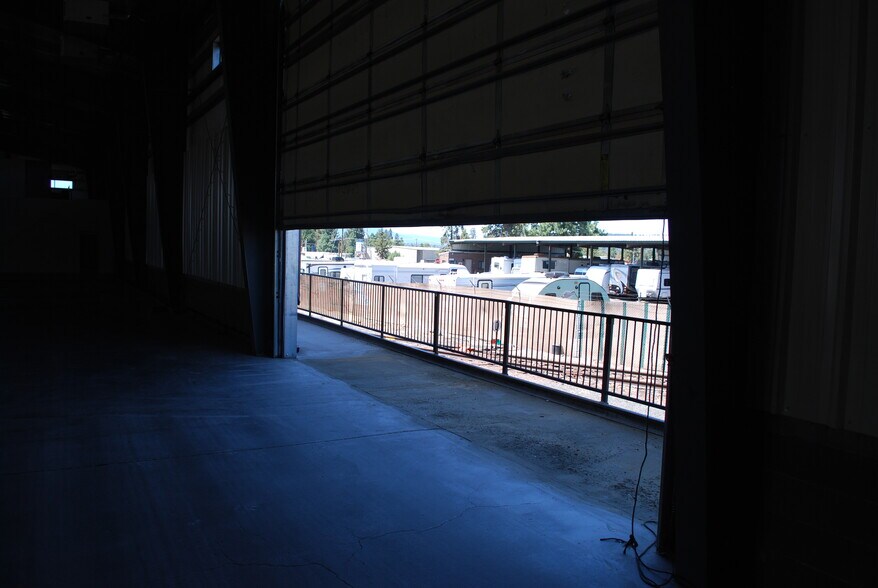 More Photos Of 340 SE Logsden St, Bend Warehouse For Lease
