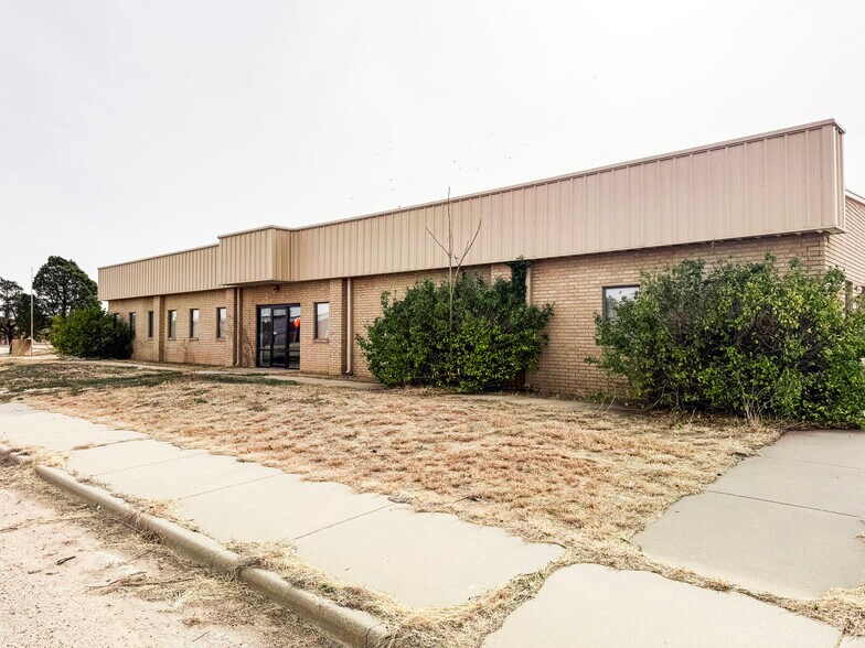 More Photos Of 1901 Carter St, Pampa Office For Sale