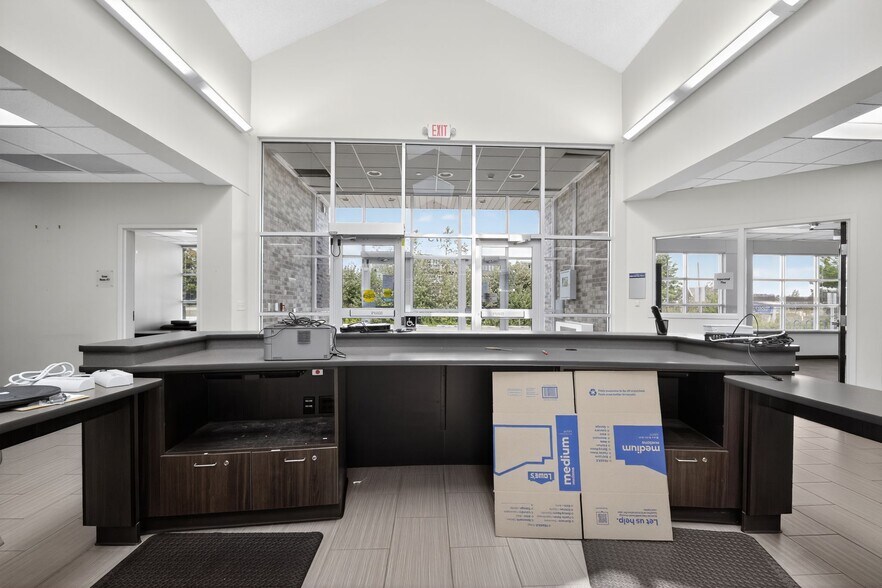 More Photos Of 175 Hawley St, Marquette Medical For Sale