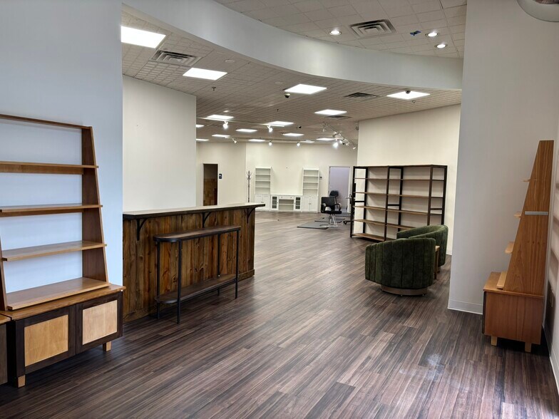 More Photos Of 451-465 Canyon del Rey Blvd, Del Rey Oaks Unknown For Lease