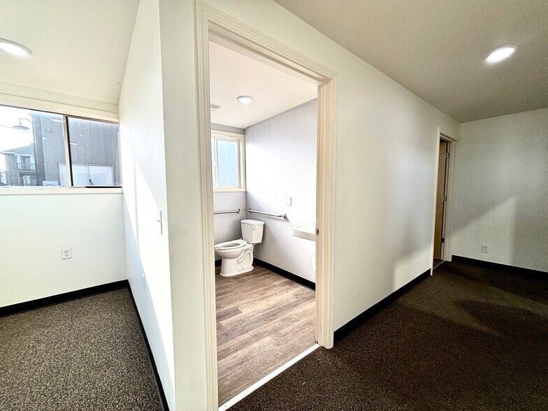 More Photos Of 4745 Lancaster Dr NE, Salem Warehouse For Lease