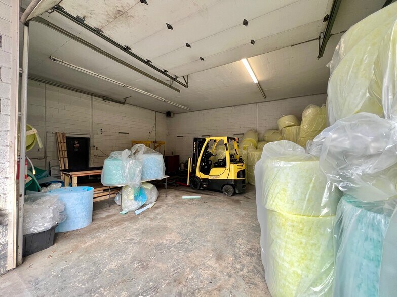 More Photos Of 15095 Maccorkle Ave, Cabin Creek Auto Repair For Sale