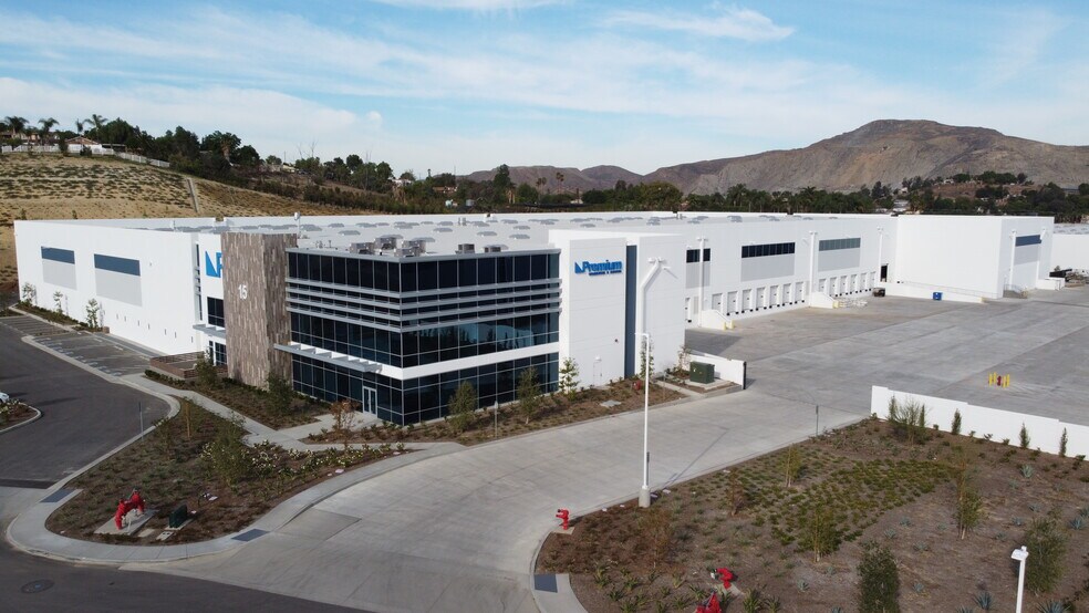 More Photos Of 15 Longitude Way, Corona Distribution For Lease