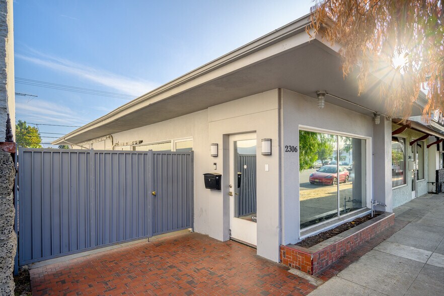 More Photos Of 2304-2306 Burbank blvd, Burbank Office Residential For Sale