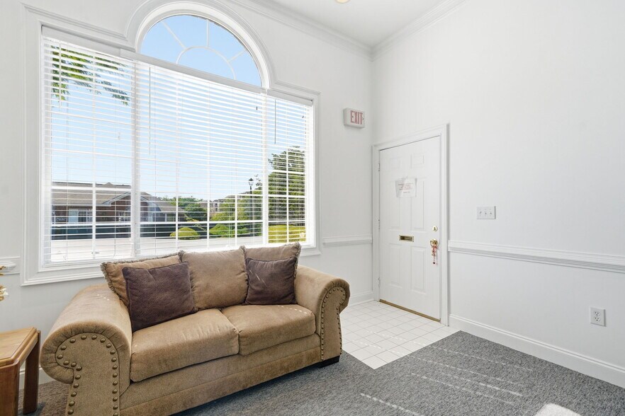More Photos Of 234-242 Creekstone Rdg, Woodstock Office For Sale