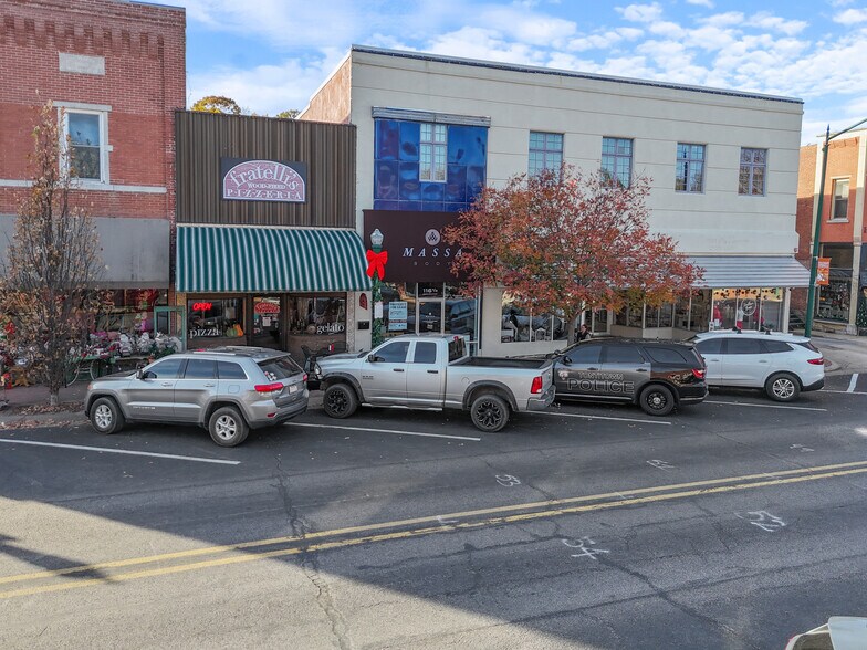 Primary Photo Of 116 1/2 S Broadway St, Siloam Springs Storefront Retail Office For Lease