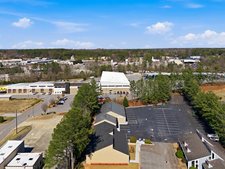 More Photos Of 415-421 W Pike St, Lawrenceville Office For Sale