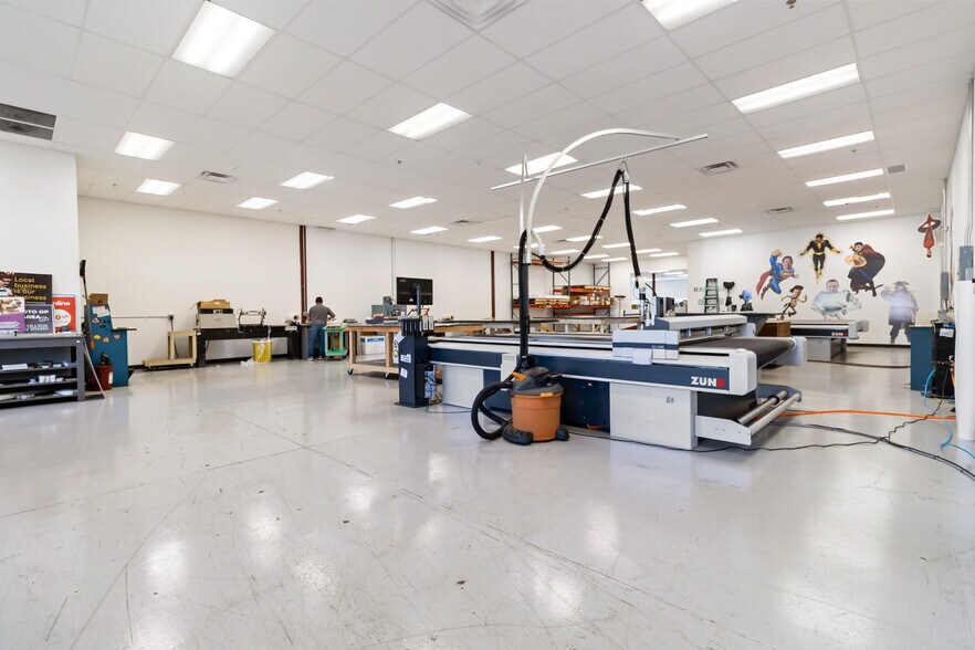 More Photos Of 1345 E State St, Eagle Warehouse For Lease