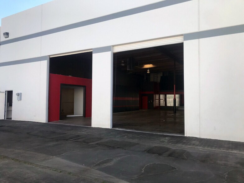 More Photos Of 4510 W Hacienda Ave, Las Vegas Warehouse For Lease