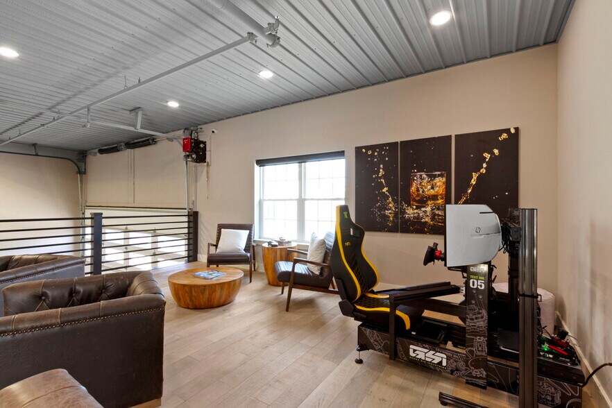 More Photos Of 17745 Motor District Cir, Westfield Showroom For Sale