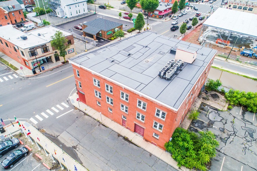 More Photos Of 979 Main St, Springfield Office Residential For Sale