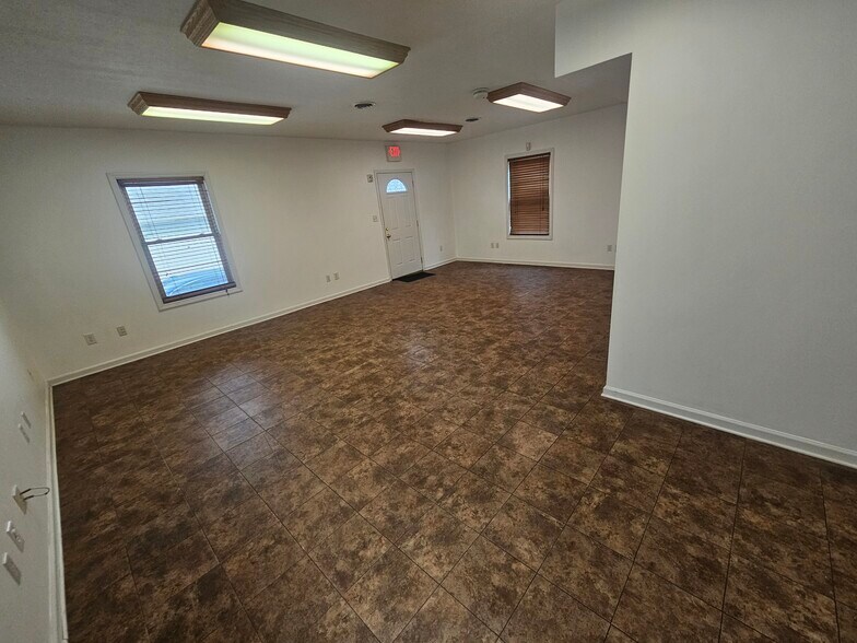 More Photos Of 6132 N College Ave, Indianapolis Office For Lease
