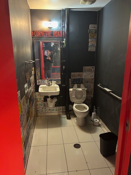 More Photos Of 1805 S Powerline Rd, Deerfield Beach Warehouse For Lease