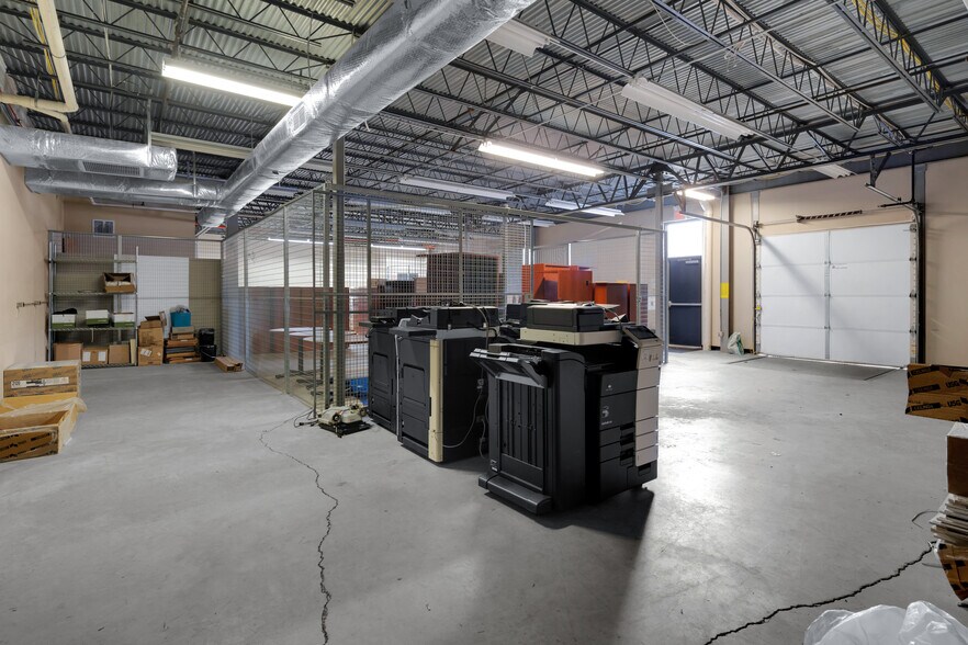 More Photos Of 2600 Stanley Gault Pky, Louisville Light Manufacturing For Lease