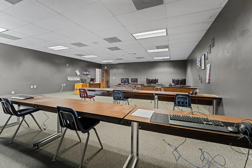 More Photos Of 3700 W Avenue L, Lancaster Schools For Lease