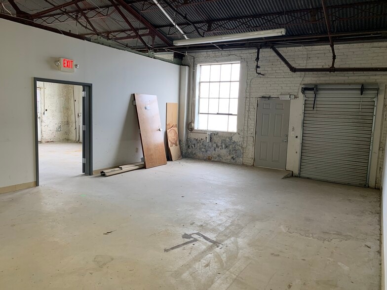 More Photos Of 311 Jesse Jewell Pky, Gainesville Office For Lease