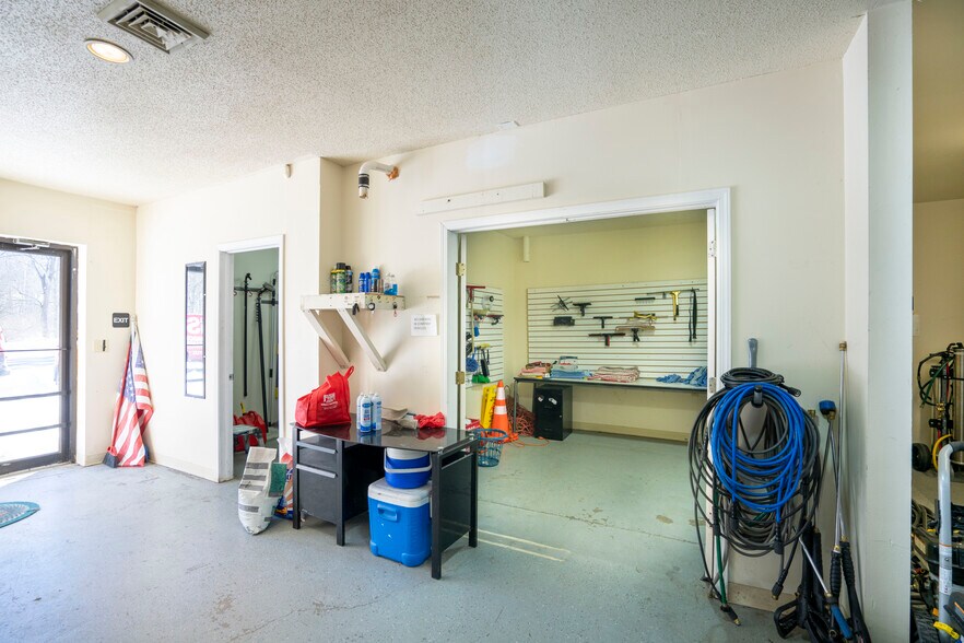 More Photos Of 3340 E Pleasant Valley Blvd, Altoona Freestanding For Sale