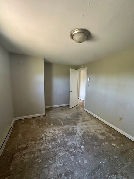 More Photos Of 1701 Mayfield Dr, Roanoke Apartments For Sale