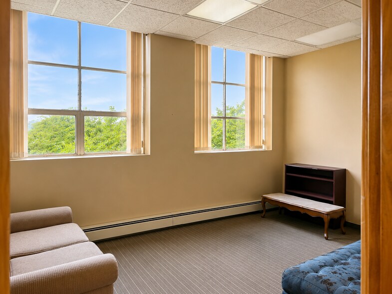 More Photos Of 620 Spring St, North Dighton Warehouse For Lease